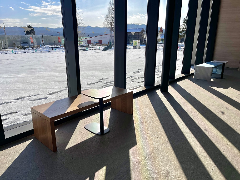 1月23日　エントランスのベンチ